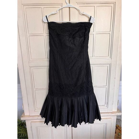 Banana Republic Dresses & Skirts - Banana Republic size 4 black strapless taffeta dress pleated & lace details